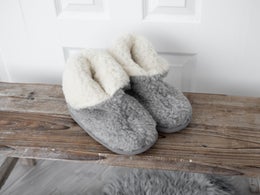 Harmaa-valkoiset tossut